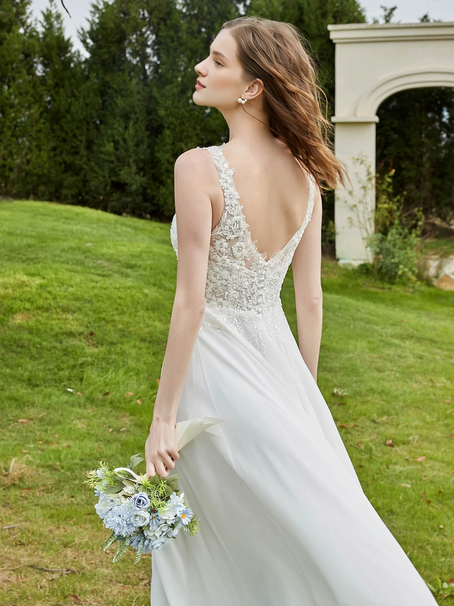 Lace V-neck slit chiffon wedding dress