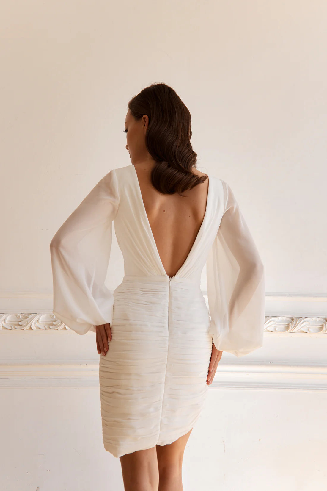 Chic Sexy Simple Chiffon Sheath Deep V-Neck Long Balloon Sleeves Open Back Mini Wedding Dresses