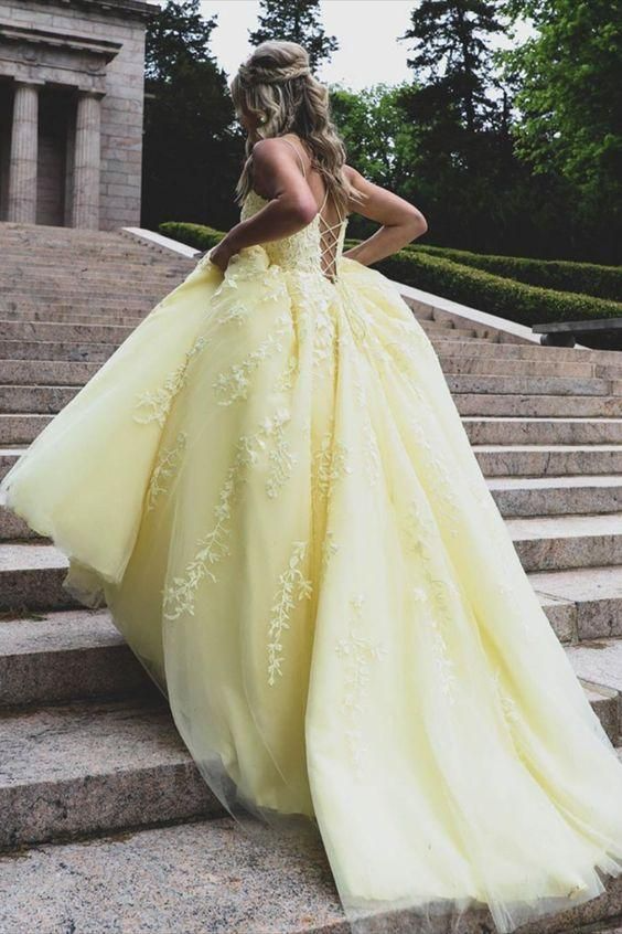 Elegant Ball Gown Sweetheart Spaghetti Straps Lace Up Back Floral Applique Floor Length Prom Dress