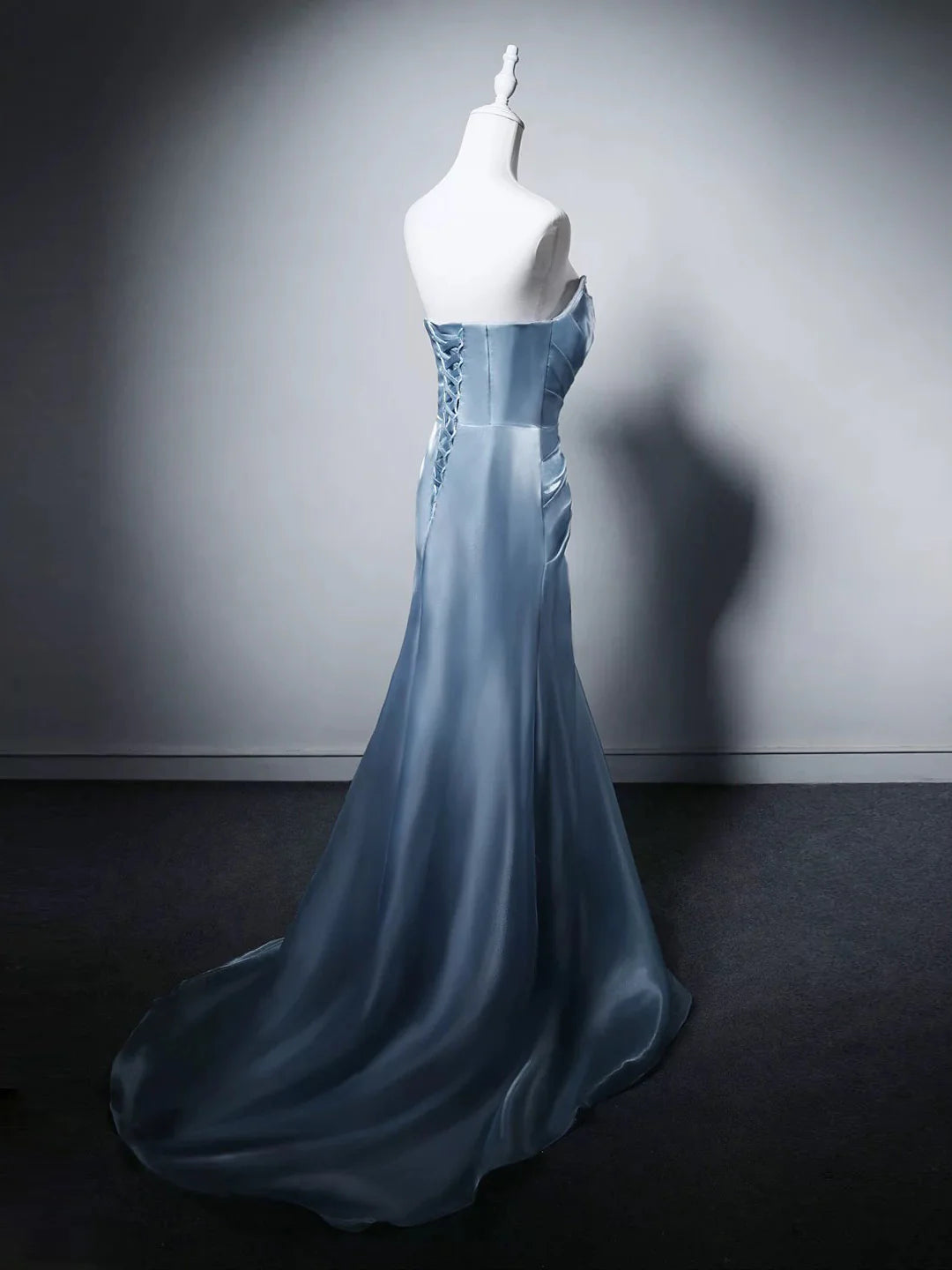 Elegant Fitted Mermaid Strapless Off-The-Shoulder Lace-Up Back Prom Dresses