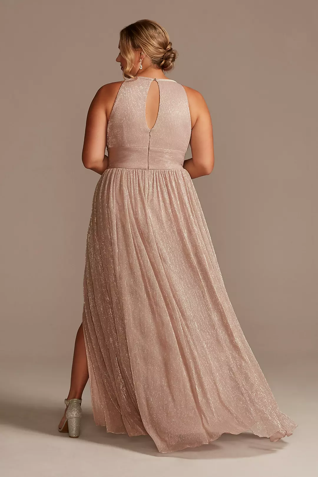 Elegant Mother of the Bride Dress with Sophisticated Silhouette, Refined Details and Timeless Appeal for Wedding Events