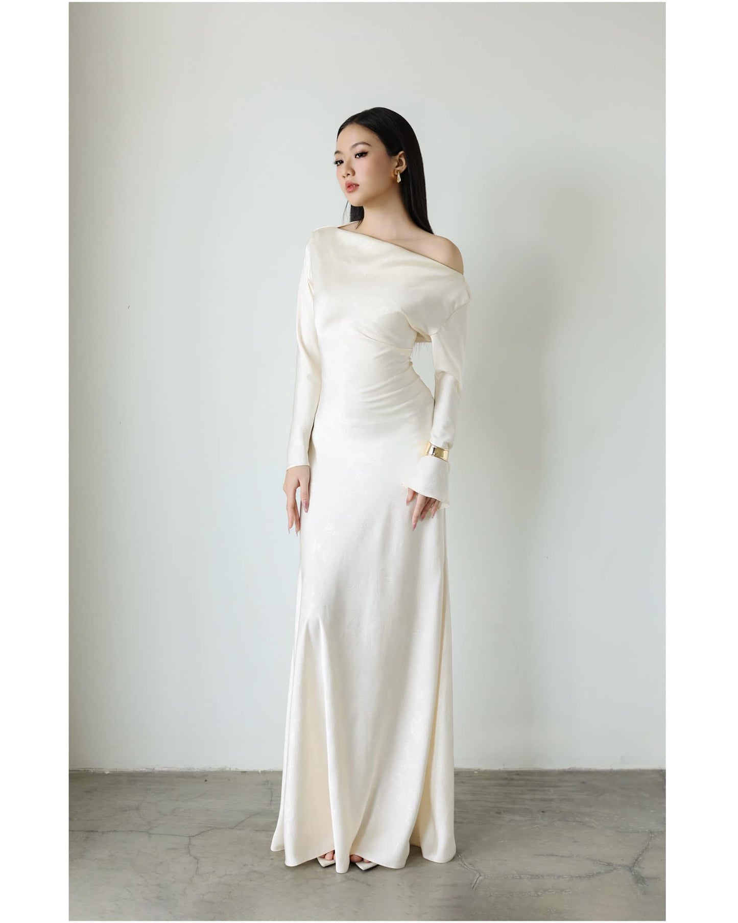 Elegant Satin Asymmetrical Off-Shoulder Long Sleeve Lace-Up Back Floor-Length Evening Dress