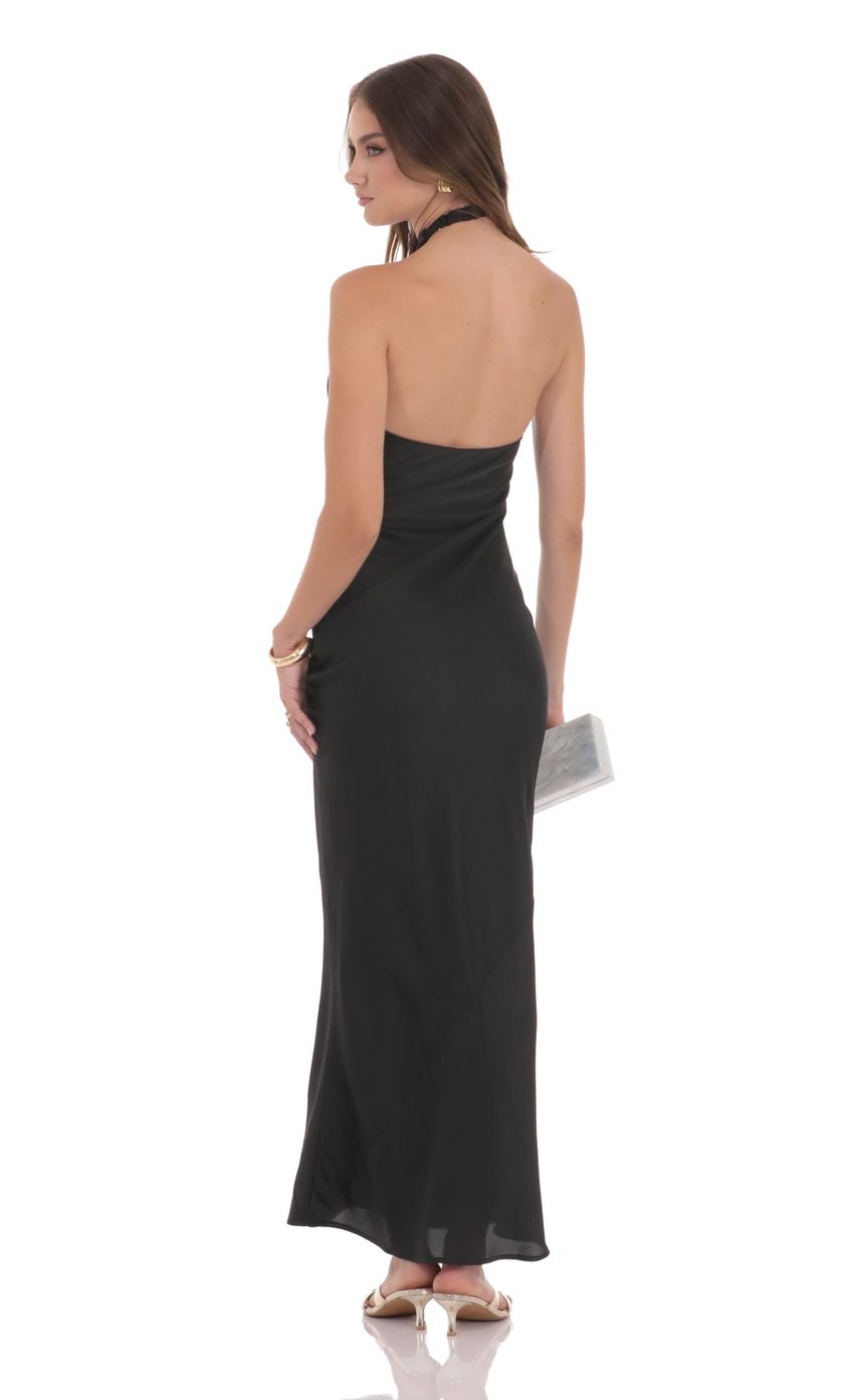 Minimalist Halter Twist-Neck Satin Evening Dress with Open Back & Floor-Length Hem