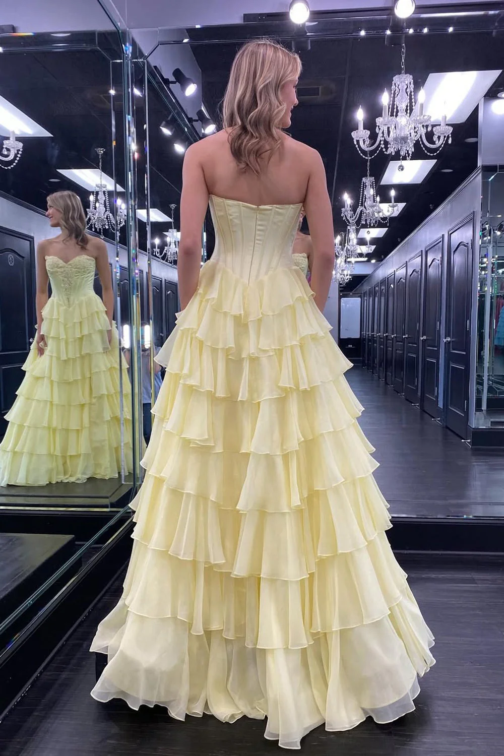 Romantic Strapless Sweetheart Neck Lace Applique Corset Bodice Tiered Ruffle Floor-Length Prom Dress