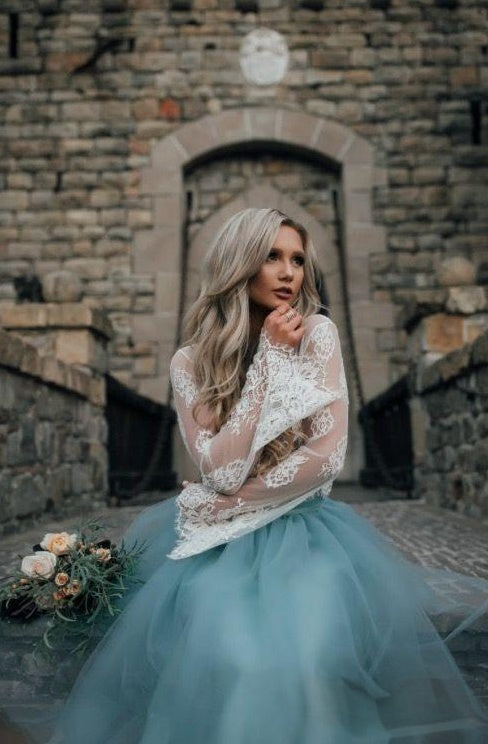 Romantic Two-tone White Dusty Blue A-line Round Neck Flare Sleeve Sheer Back Knee-length Homecoming Dresses