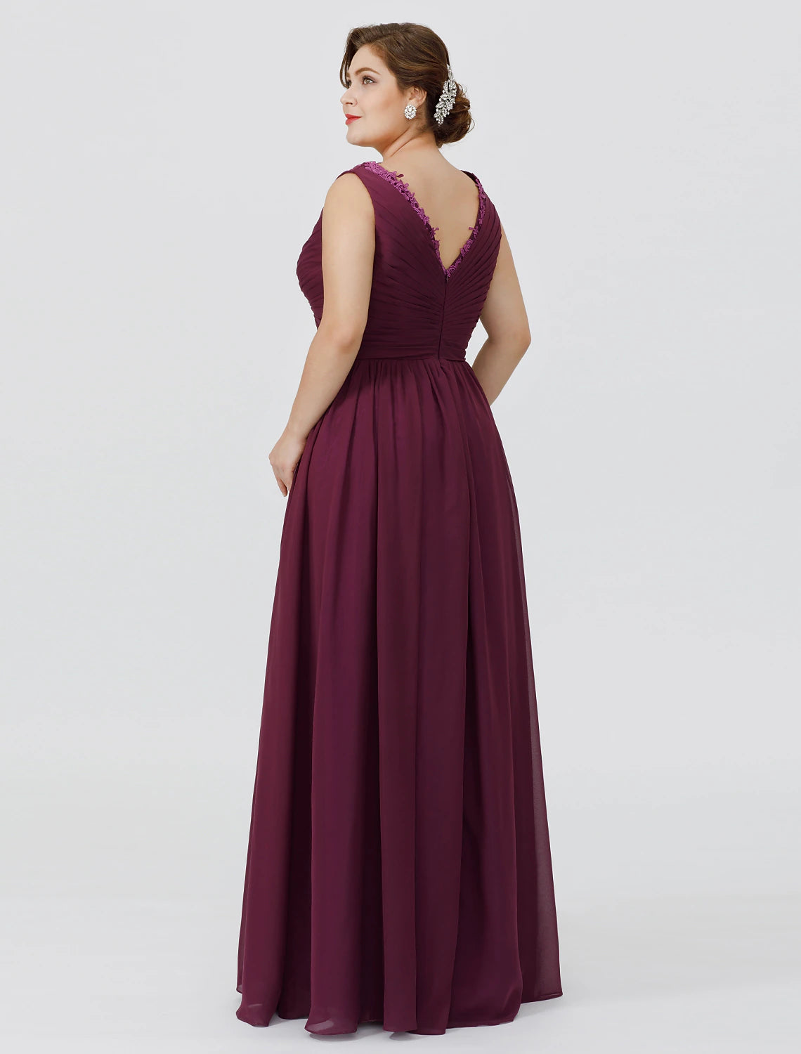 Sheath / Column Mother of the Bride Dress Formal Classic & Timeless Elegant & Luxurious Plus Size V Neck Floor Length Chiffon Sleeveless yes with Sash / Ribbon Criss Cross Appliques