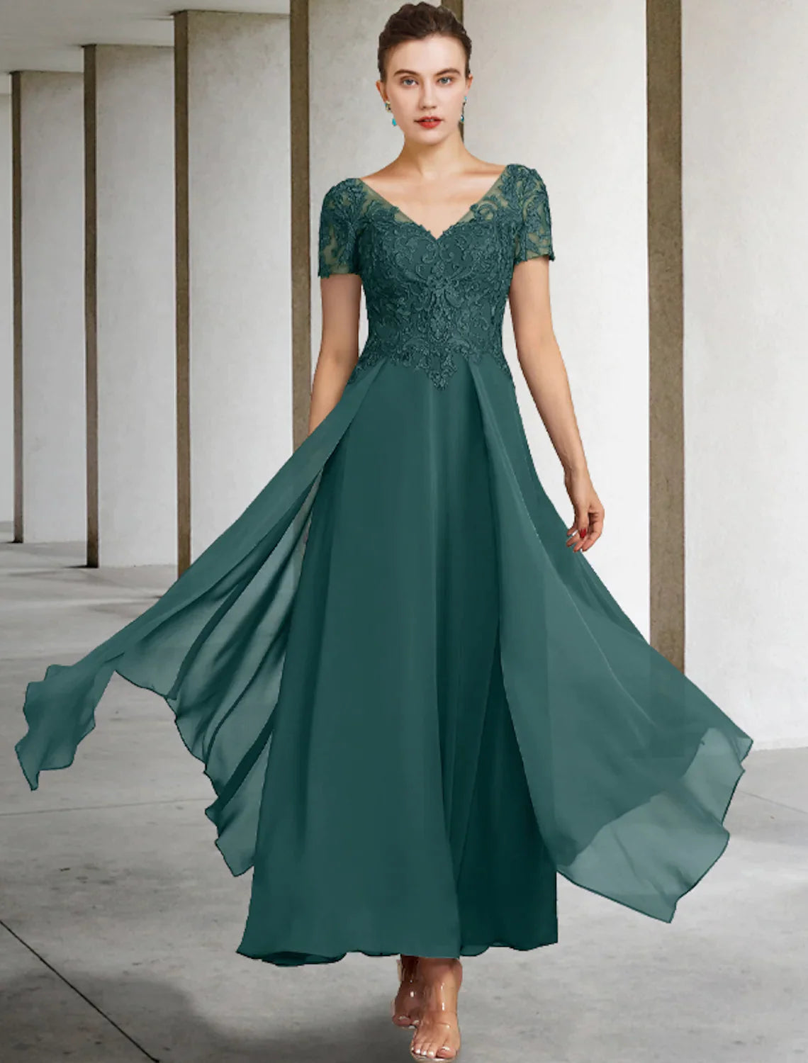 A-Line Mother of the Bride Dress Plus Size Elegant V Neck Ankle Length Chiffon Lace Short Sleeve Appliques