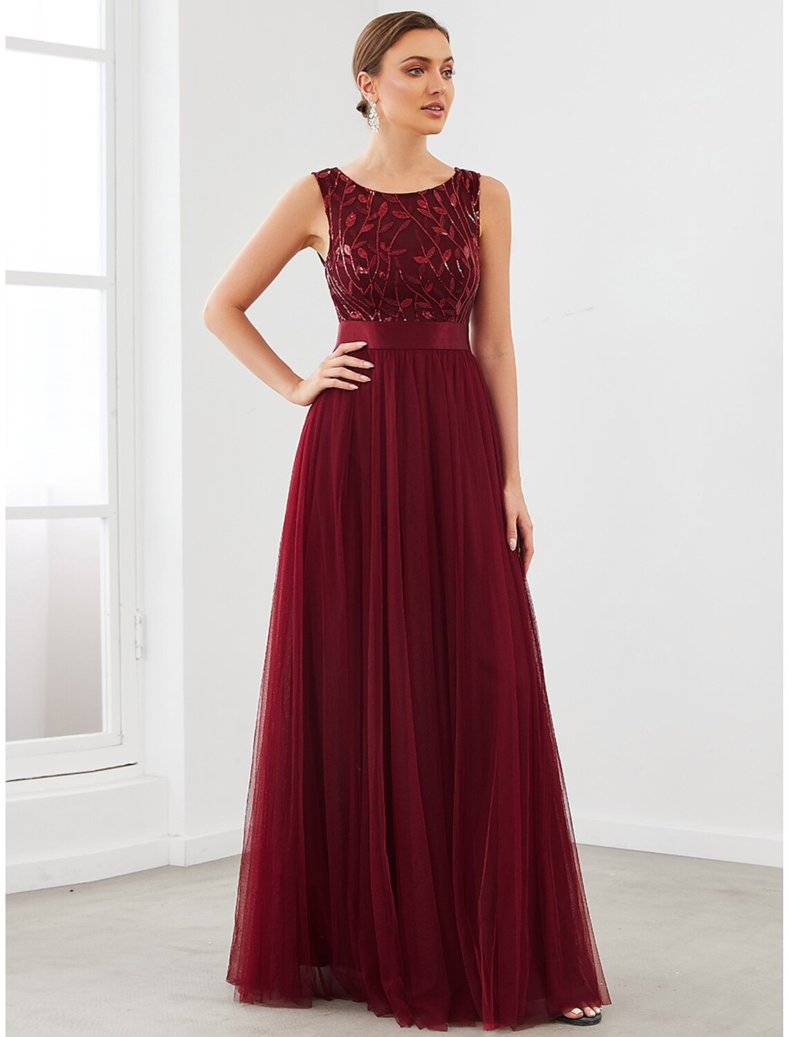 A-Line Bridesmaid Dress Jewel Neck Sleeveless Sparkle & Shine Floor Length Tulle with Tier