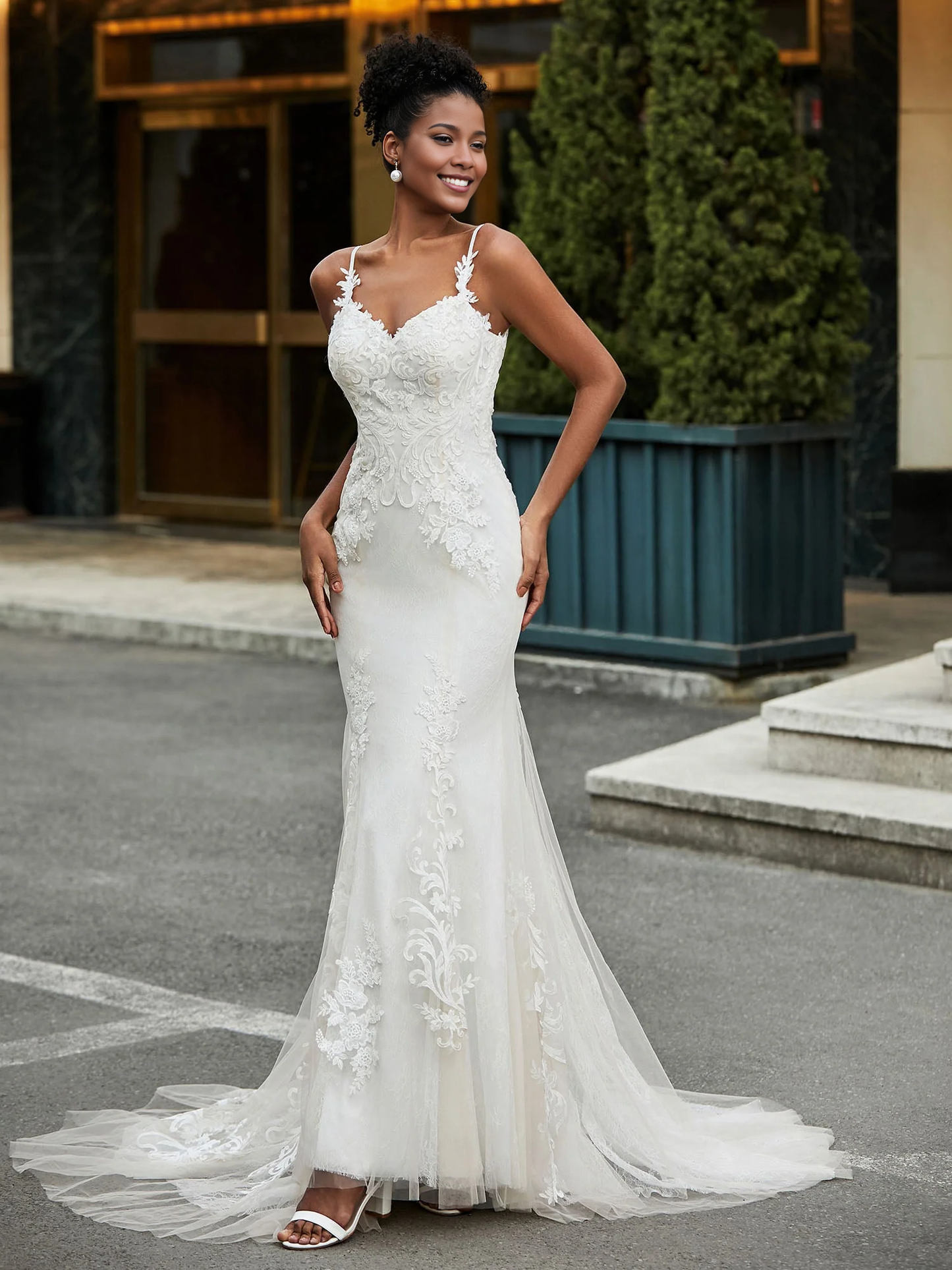 Sweetheart lace decal horizontal trailing wedding dress