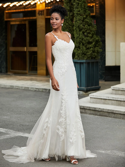 Sweetheart lace decal horizontal trailing wedding dress