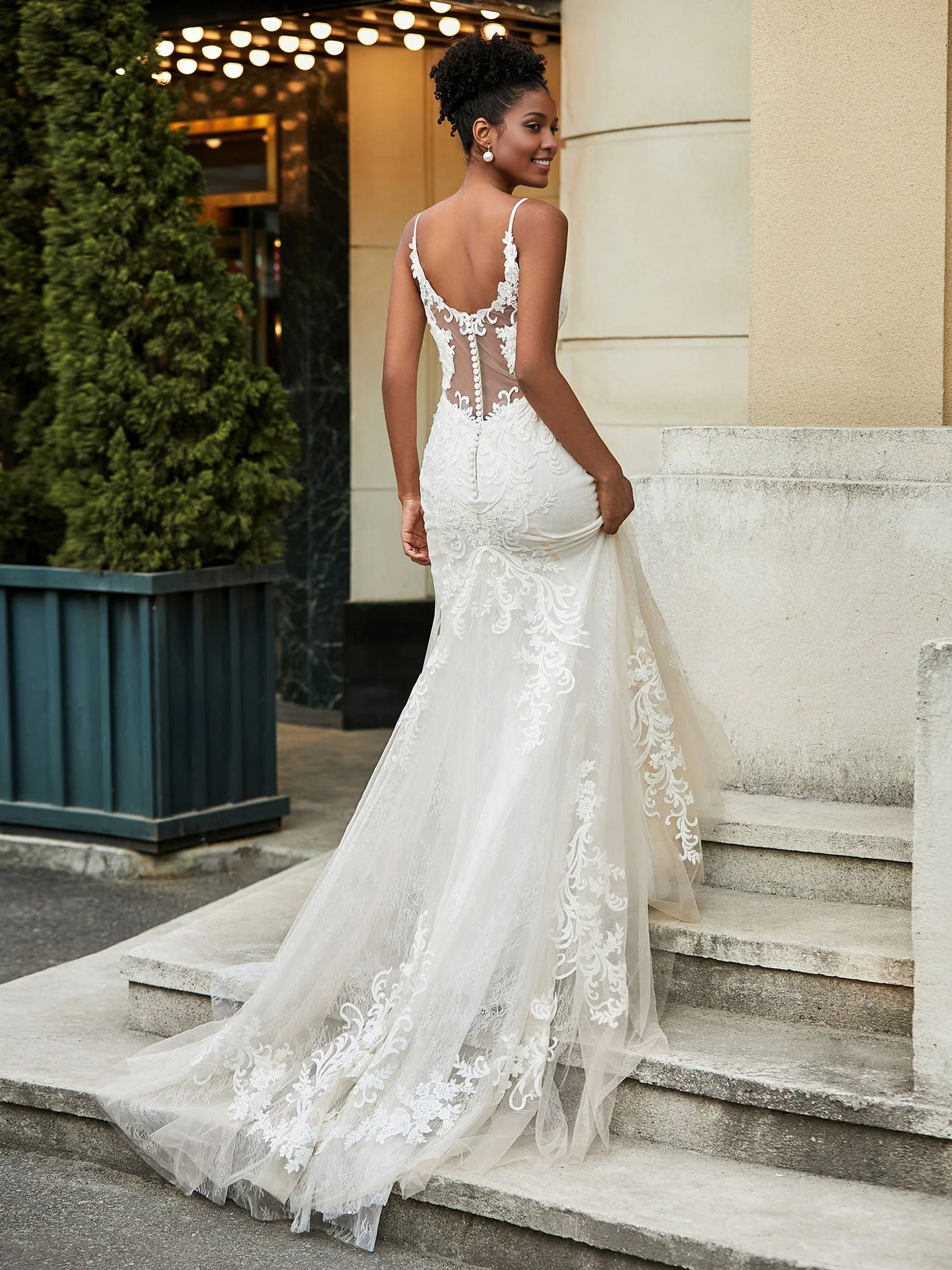 Sweetheart lace decal horizontal trailing wedding dress