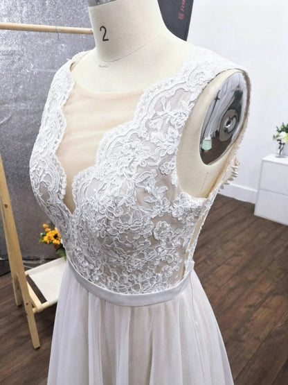 Boho Sleeveless Scalloped Floral Lace Illusion Neck Pearl Button Back Flowy Tulle Beach Wedding Dress
