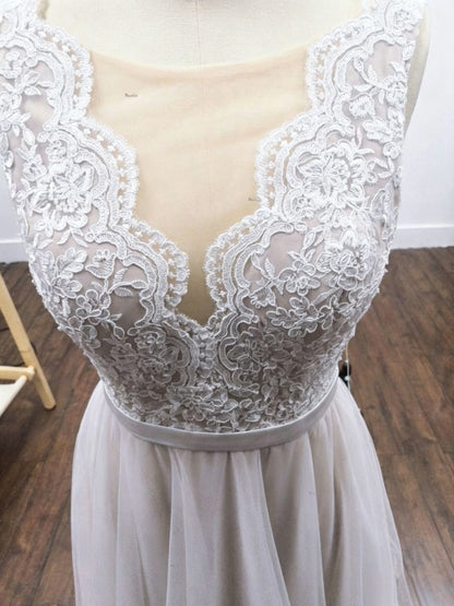 Boho Sleeveless Scalloped Floral Lace Illusion Neck Pearl Button Back Flowy Tulle Beach Wedding Dress