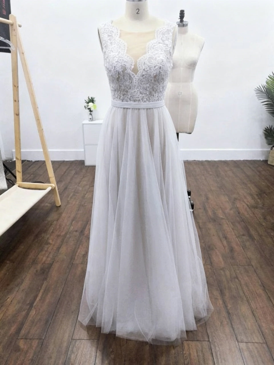 Boho Sleeveless Scalloped Floral Lace Illusion Neck Pearl Button Back Flowy Tulle Beach Wedding Dress
