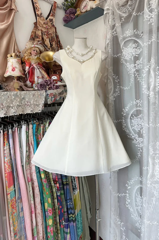 Charming Satin A-Line Sweetheart Sleeveless Closed Back Mini Length Homecoming Dresses