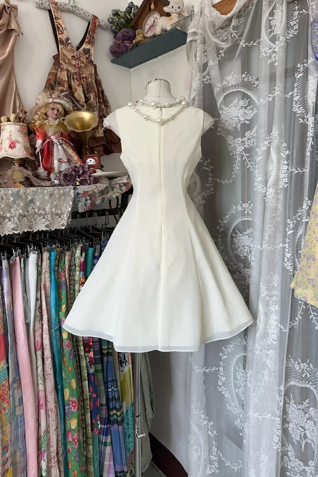 Charming Satin A-Line Sweetheart Sleeveless Closed Back Mini Length Homecoming Dresses