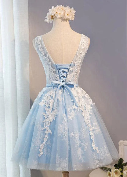 Charming Tulle A-Line Scoop Neck Sleeveless Lace-Up Back Short Homecoming Dresses