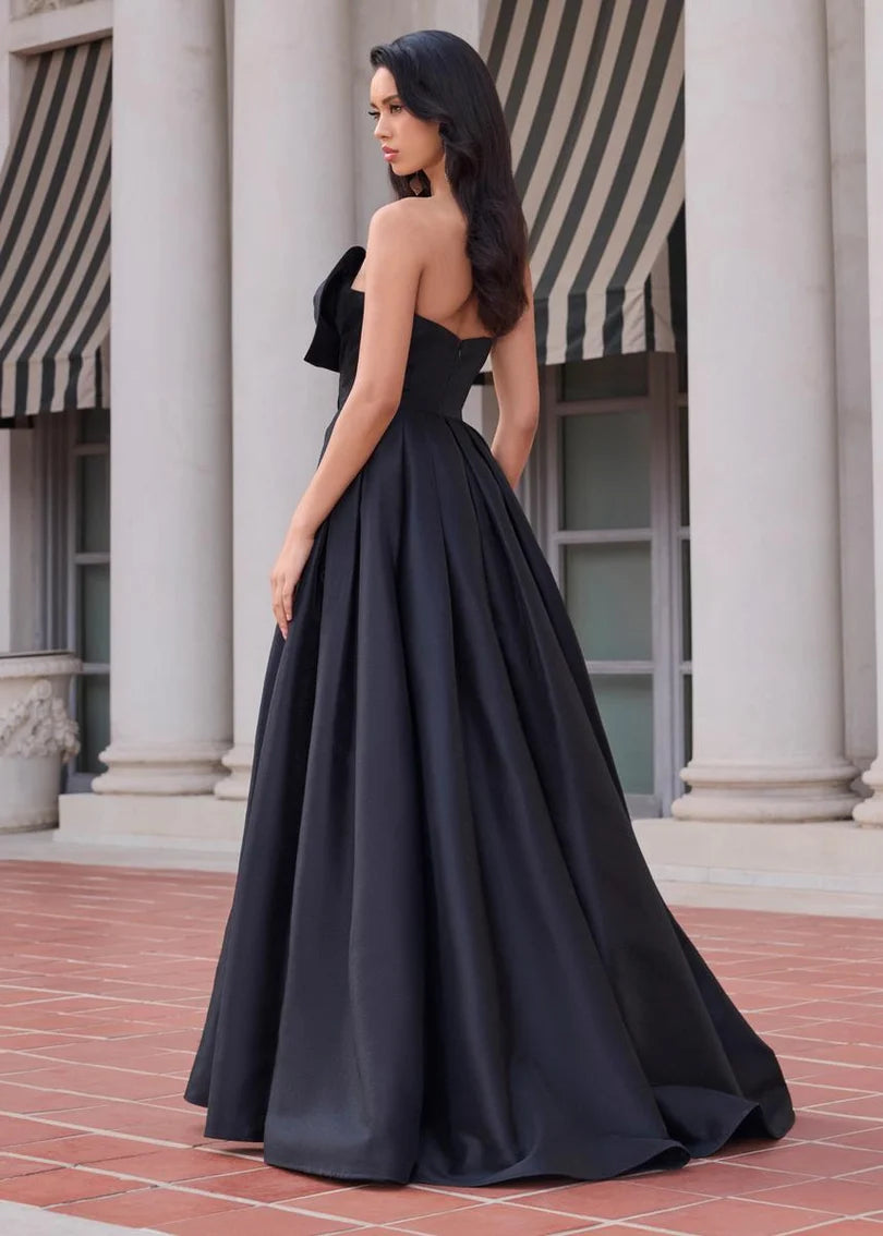 Chic Black A-Line Strapless Sleeveless Low Back Floor Satin Prom Dress Bow Slit Glam