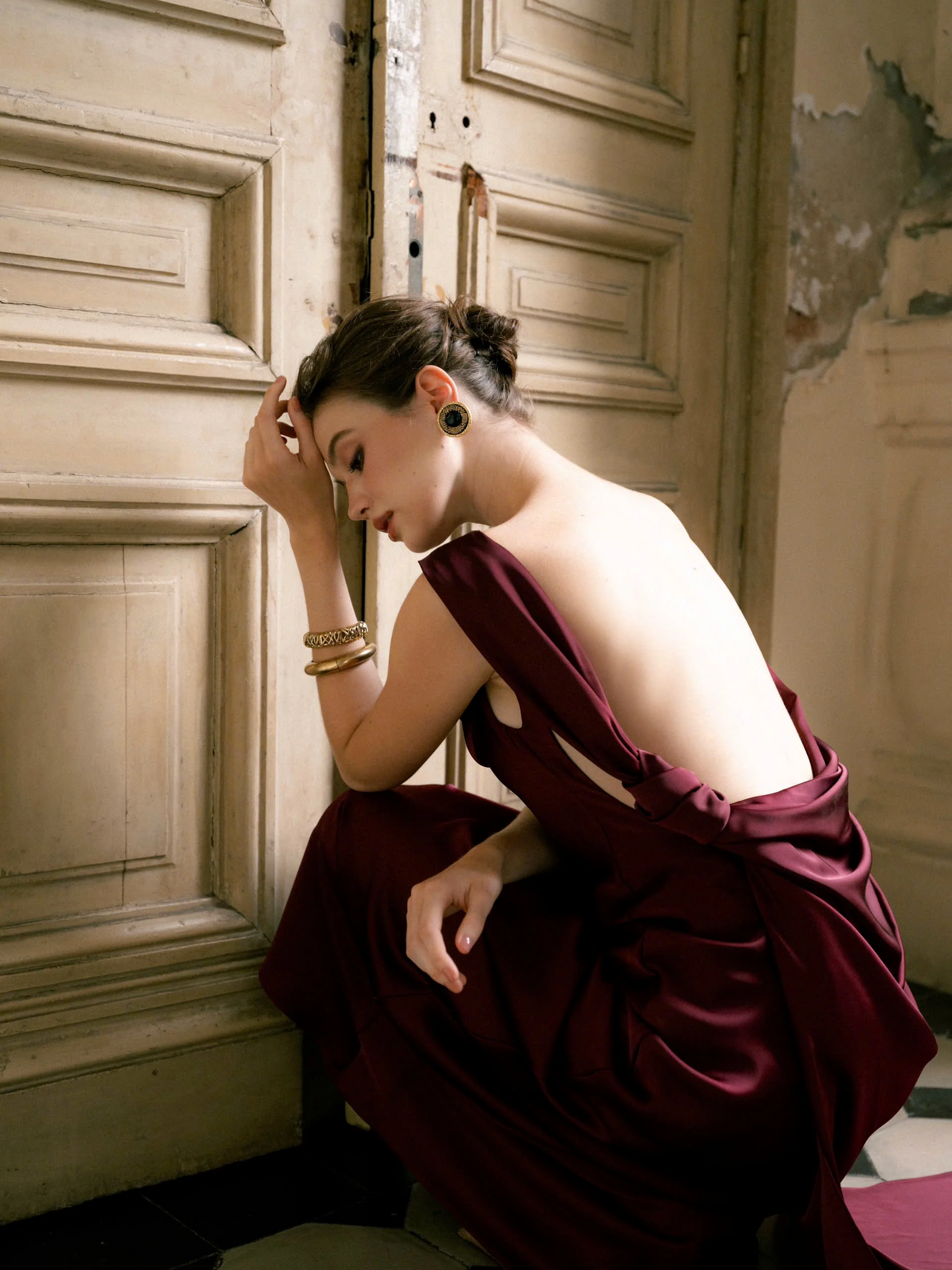 Chic Column Cowl-Neck Draped-Shoulder Open-Back Floor-Length Satin Evening Dress