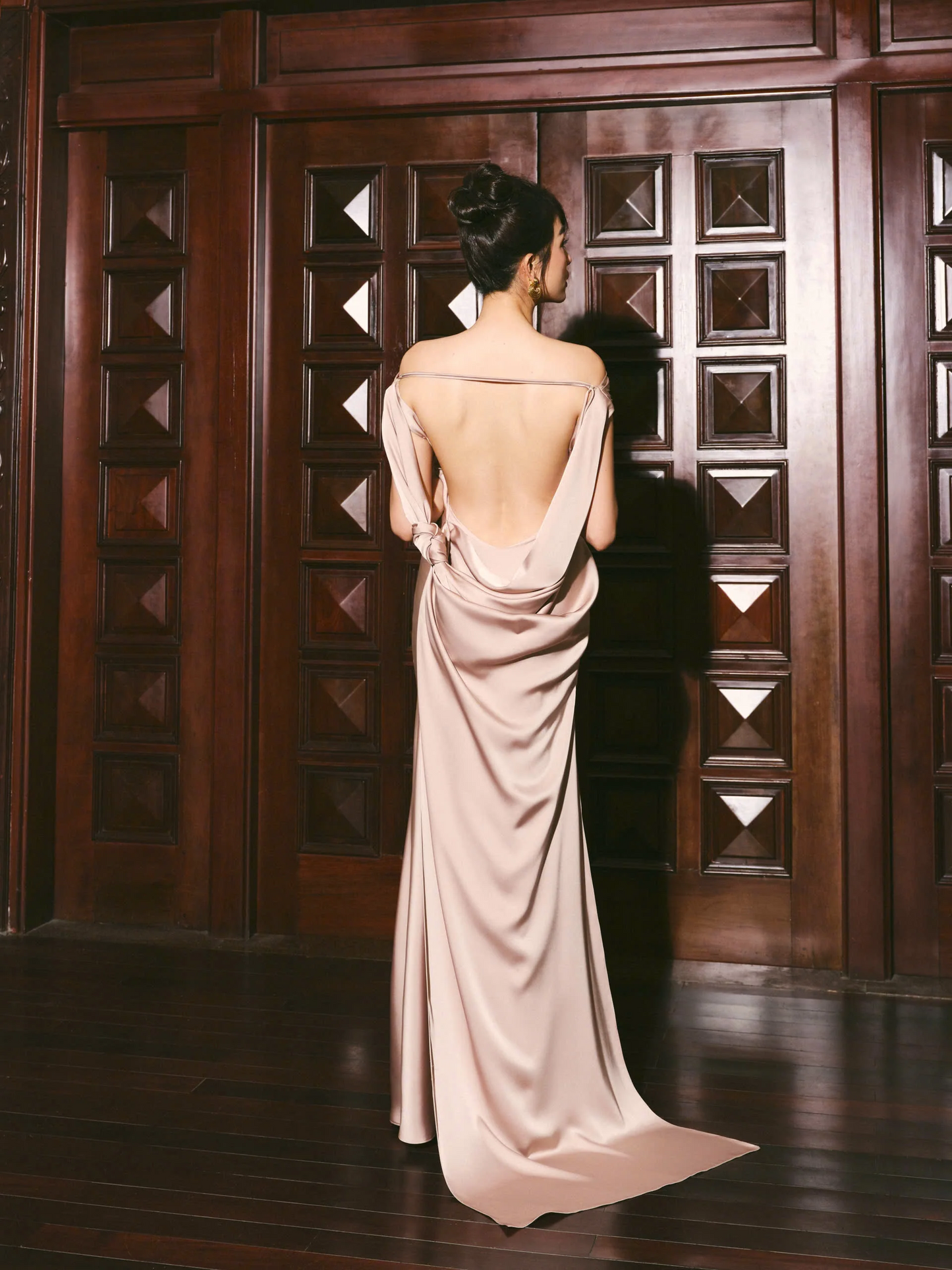 Chic Column Cowl-Neck Draped-Shoulder Open-Back Floor-Length Satin Evening Dress