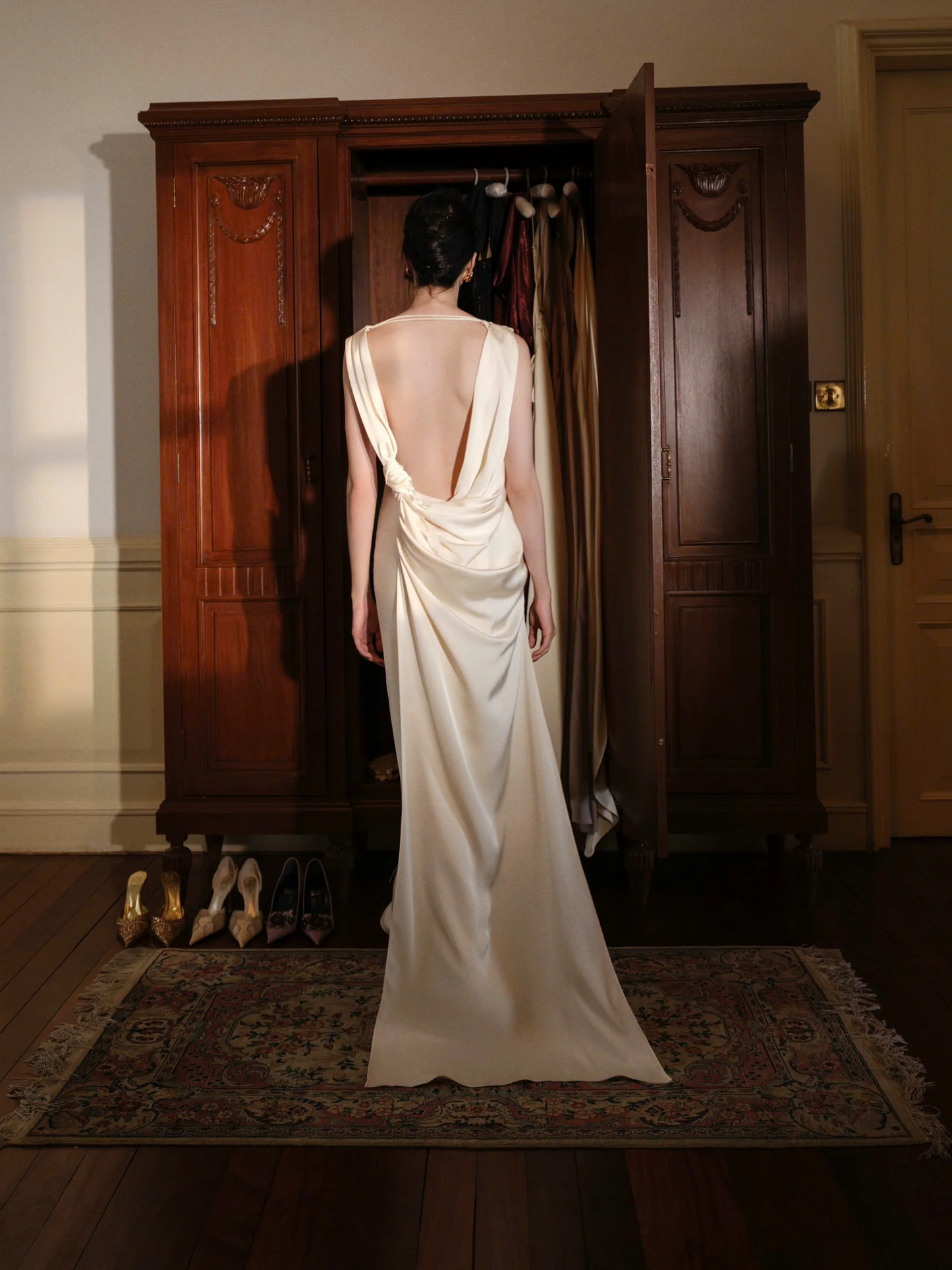 Chic Column Cowl-Neck Draped-Shoulder Open-Back Floor-Length Satin Evening Dress