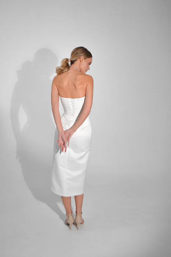 Chic Sexy Satin Sheath Strapless Sweetheart Sleeveless Lace-Up Back Midi Wedding Dresses