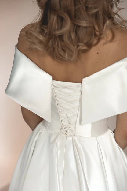 Chic Simple Satin A-Line Off-Shoulder Sweetheart Off-Shoulder Lace-up Midi Wedding Dresses