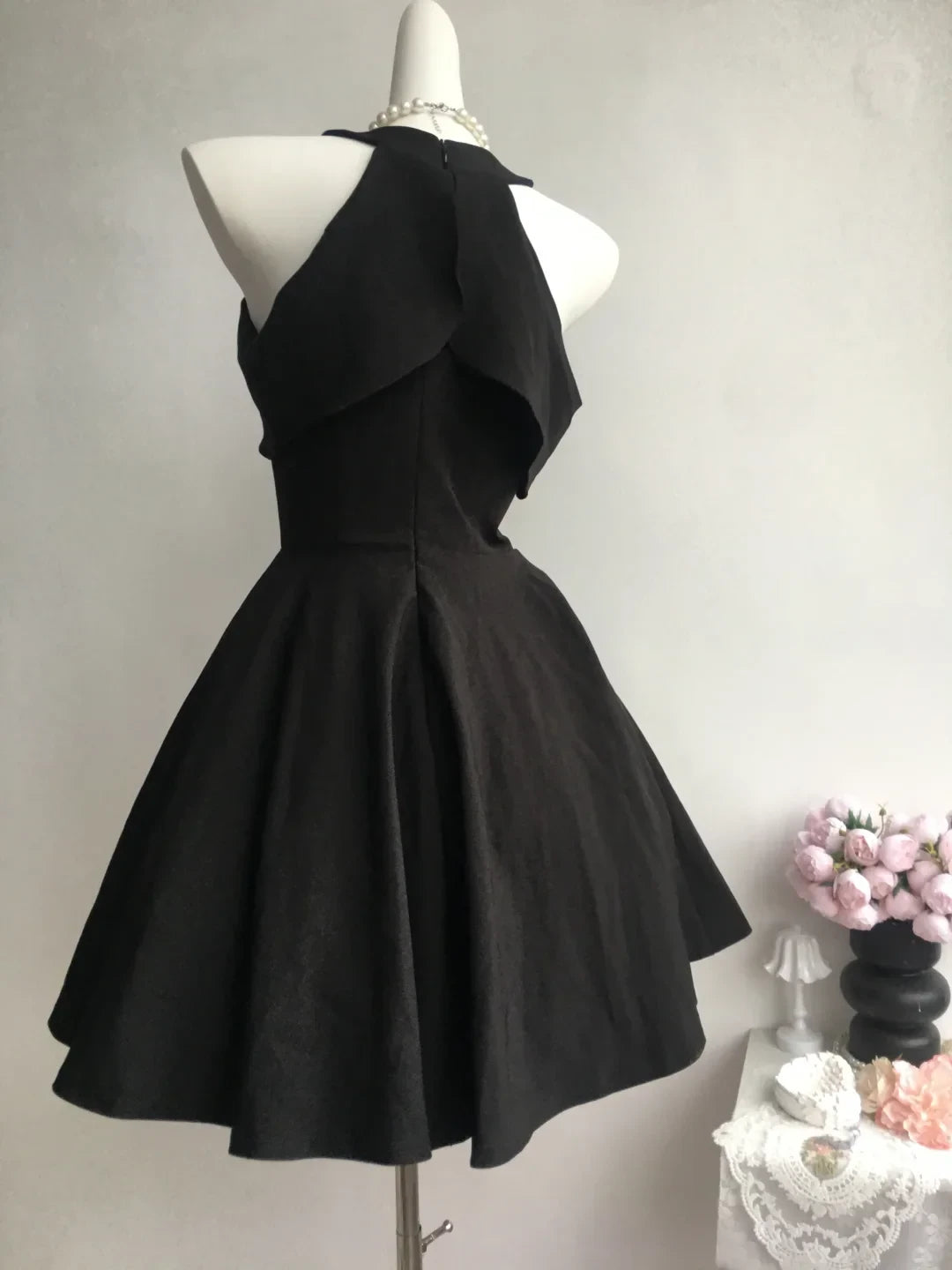 Chic Satin A-Line Halter Neck Sleeveless High Back Short Homecoming Dresses