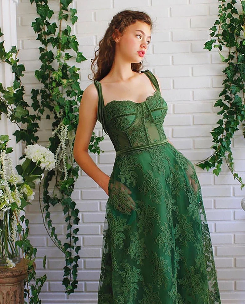Dark Green Lace A-Line Sweetheart Neck Spaghetti Straps Open Back Floor Length Prom Dresses