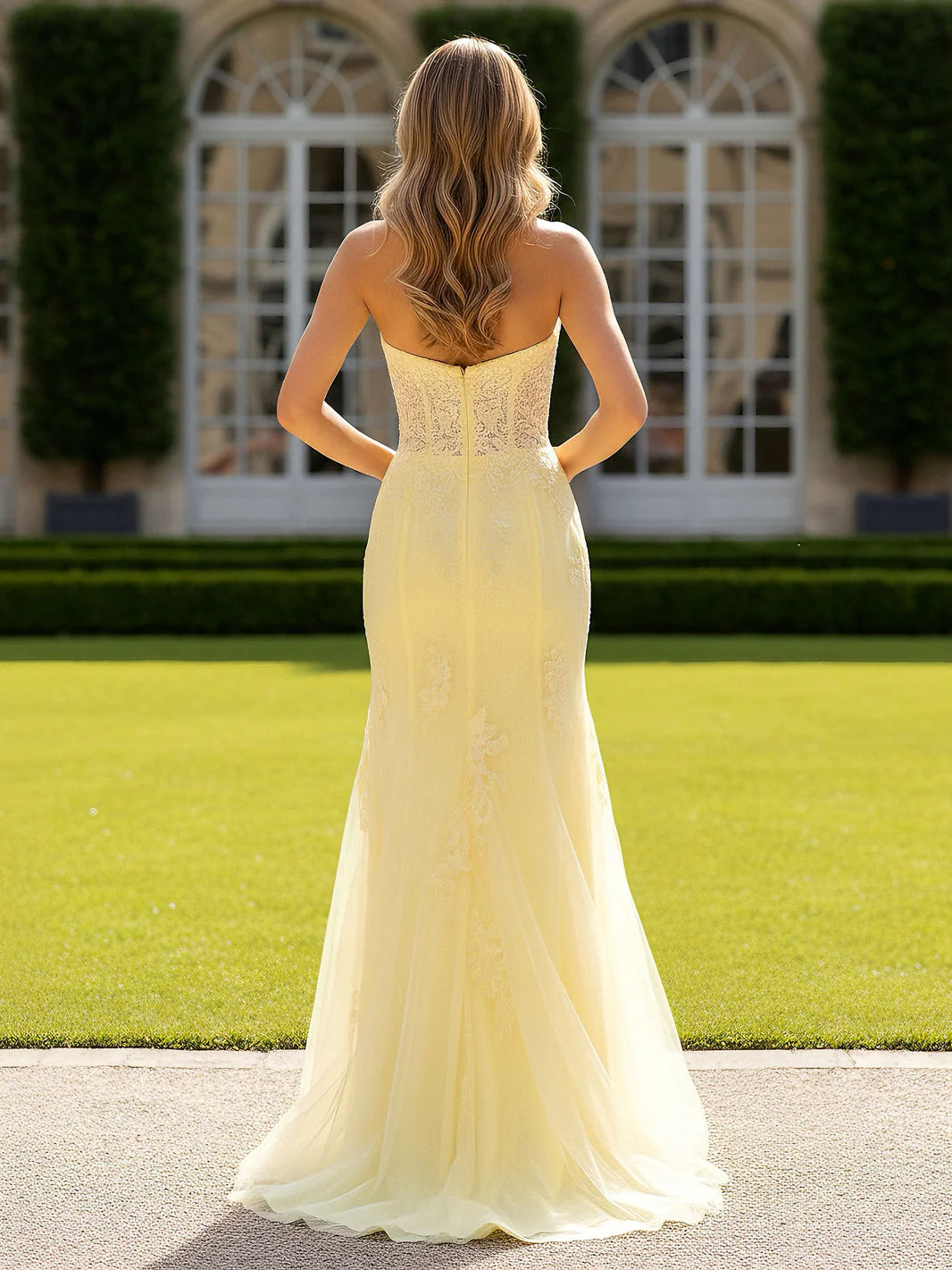 Delicate lace mermaid sweetheart-neck strapless open-back floor-length evening dress