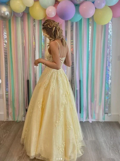 Dreamy Lace V-Neck Spaghetti Strap Corset Lace-Up Floor-Length Ball Gown Prom Dress
