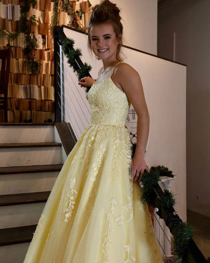 Elegant Ball Gown Sweetheart Spaghetti Straps Lace Up Back Floral Applique Floor Length Prom Dress