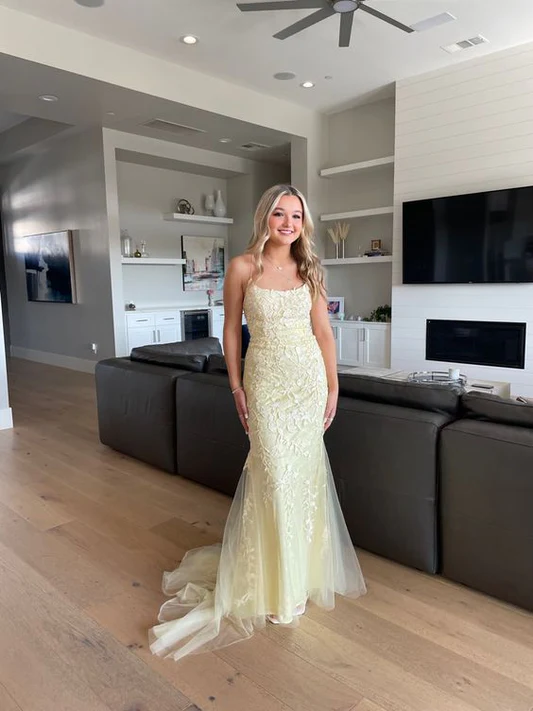 Elegant Ball Gown Sweetheart Spaghetti Straps Lace Up Back Floral Applique Floor Length Prom Dress