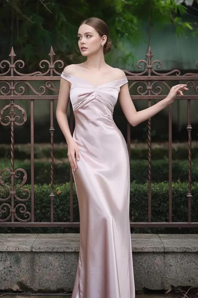 Elegant Blush Pink Satin Evening Dress with Off-the-Shoulder Neckline, Ruched Bodice and Column Silhouette