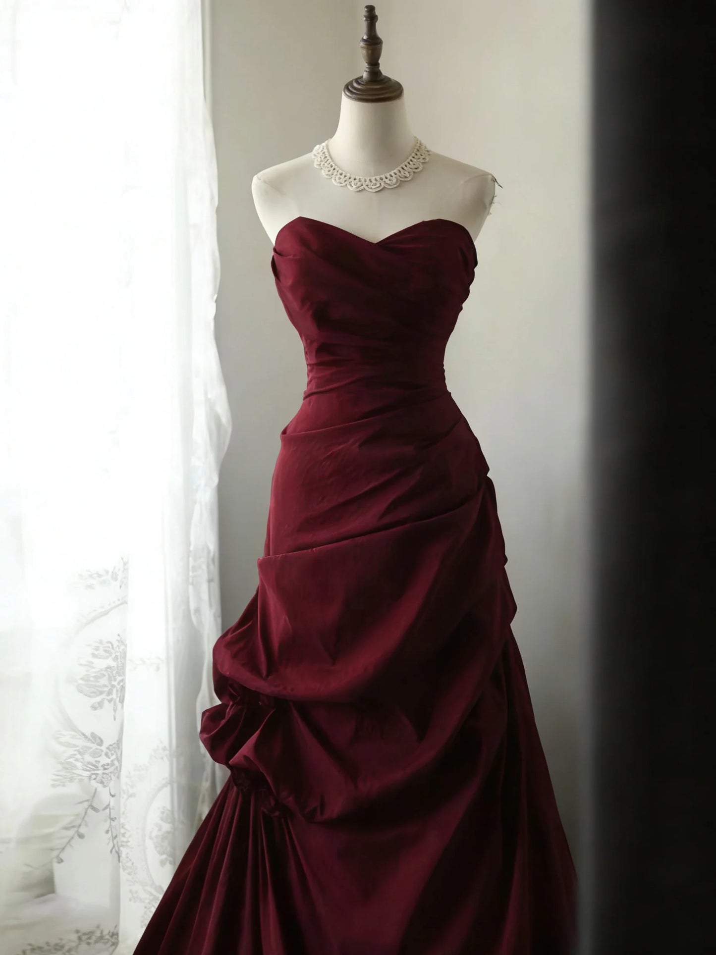 Elegant Burgundy Taffeta Mermaid Strapless Sweetheart Neck Open Back Prom Dresses