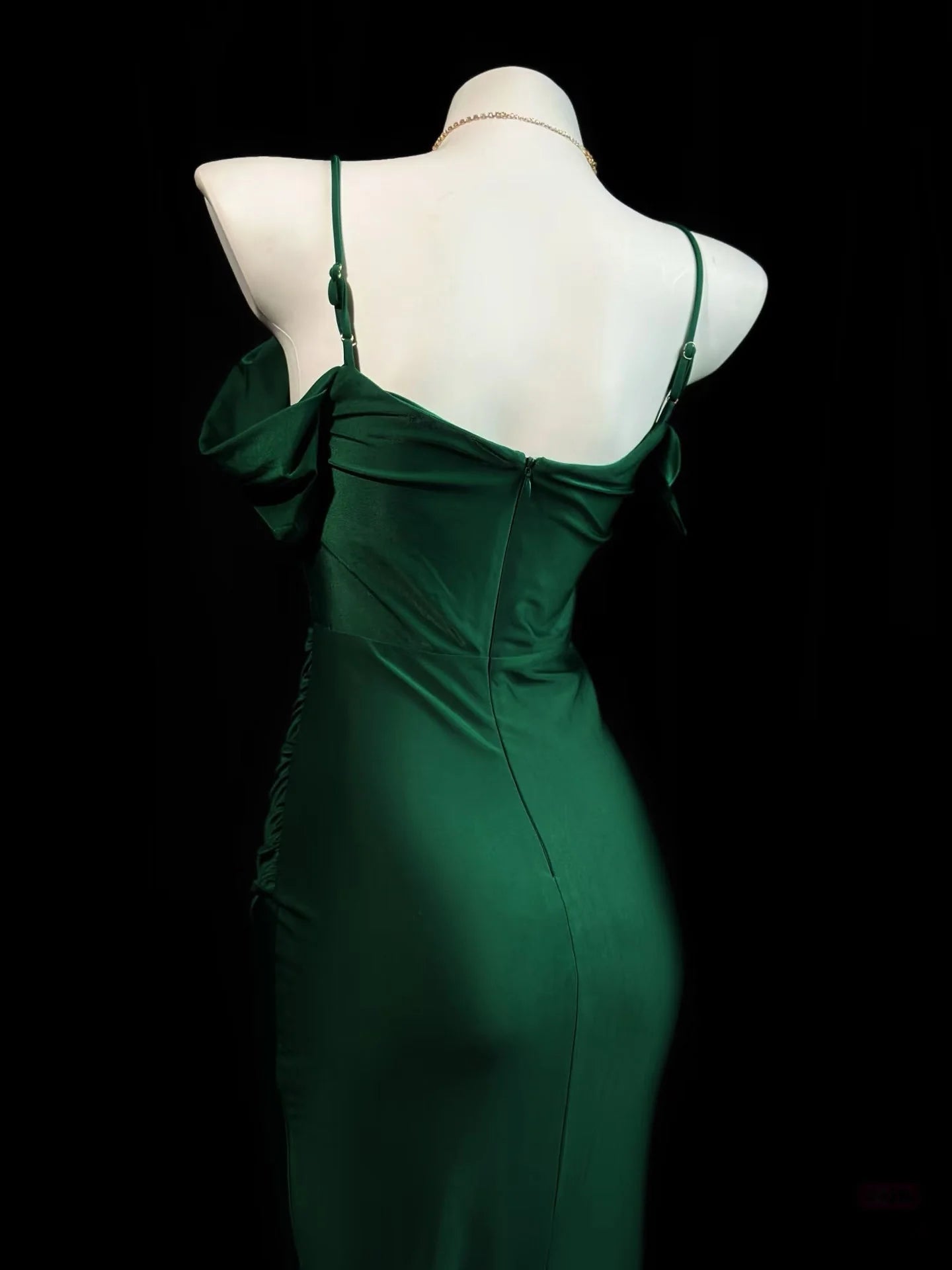 Elegant Emerald Green Satin Mermaid Cowl Neck Spaghetti Strap Ruched Detail Prom Dresses