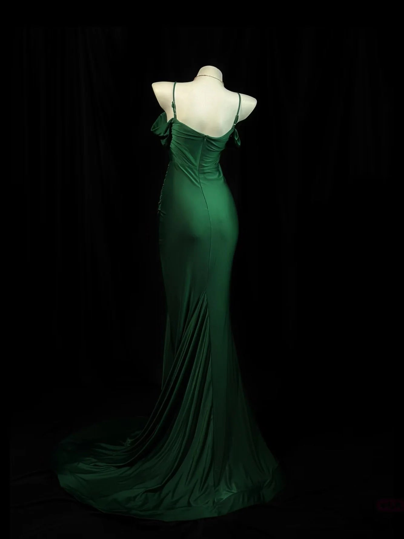 Elegant Emerald Green Satin Mermaid Cowl Neck Spaghetti Strap Ruched Detail Prom Dresses