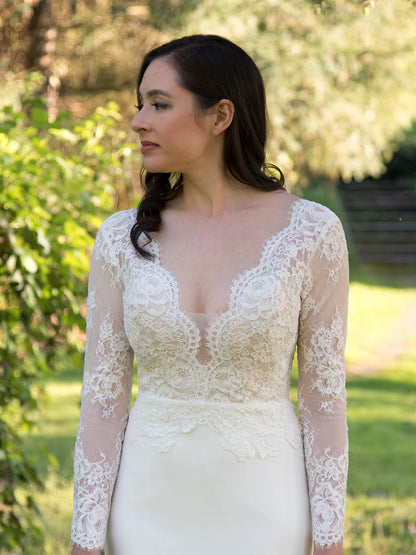 Elegant Floral Lace Long Sleeve V-Neck Low Scalloped Back Smooth Crepe Mermaid Wedding Dress