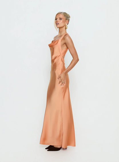 Elegant Form-Fitting Sweetheart Neck Sleeveless Criss-Cross Back Satin Maxi Evening Dress