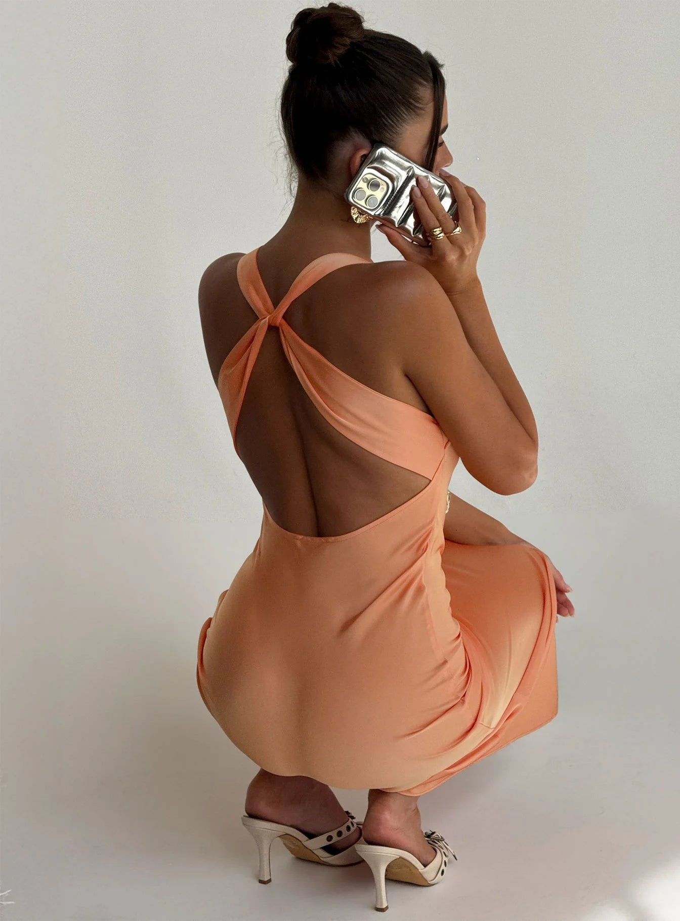 Elegant Form-Fitting Sweetheart Neck Sleeveless Criss-Cross Back Satin Maxi Evening Dress