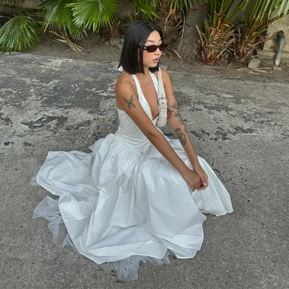 Elegant Halter Neck Prom Dress Plunging V-Neck Fitted Bodice Flared Midi Skirt
