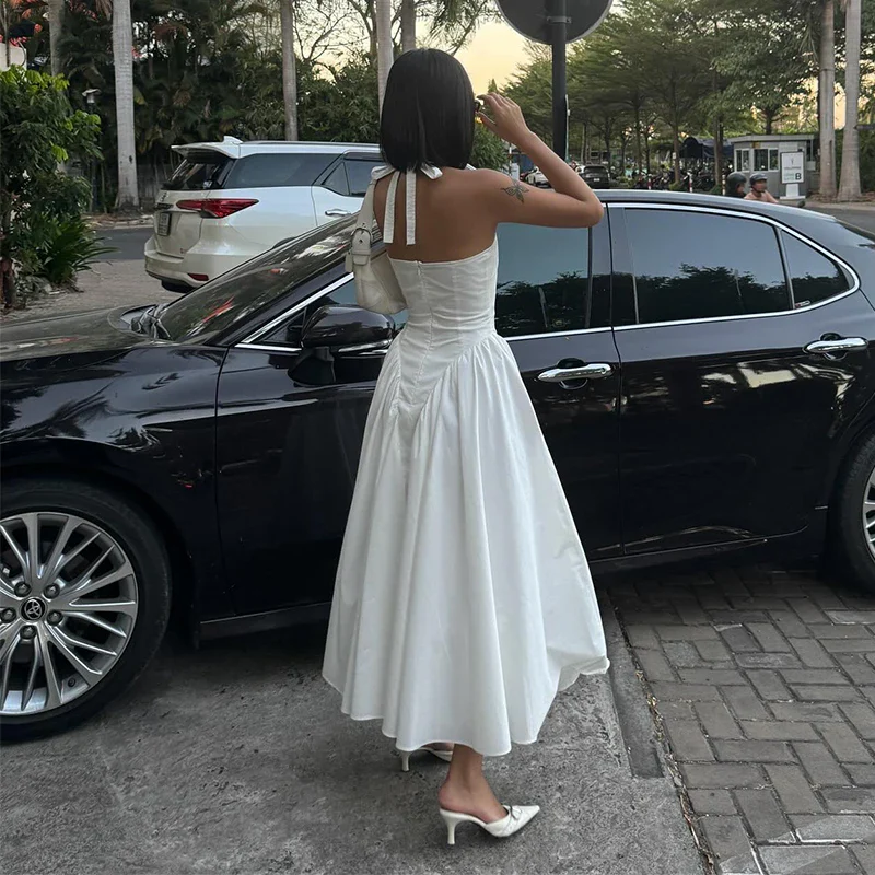 Elegant Halter Neck Prom Dress Plunging V-Neck Fitted Bodice Flared Midi Skirt