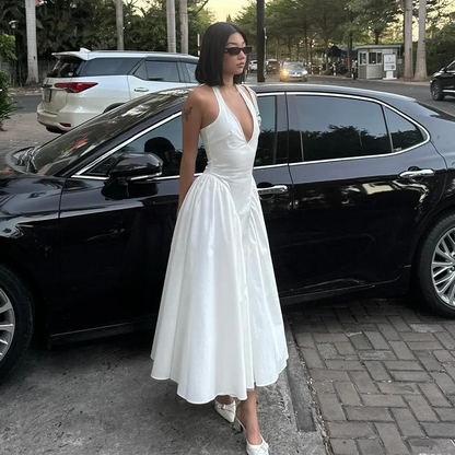 Elegant Halter Neck Prom Dress Plunging V-Neck Fitted Bodice Flared Midi Skirt