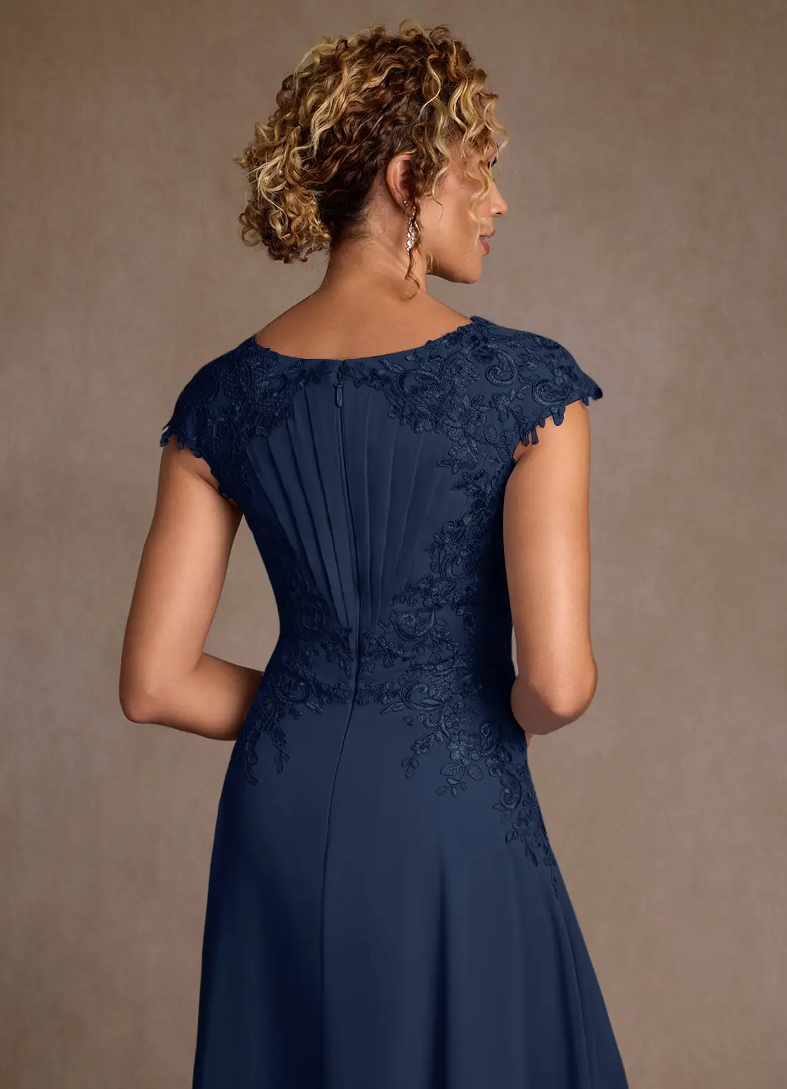 Elegant Lace Appliqué A-Line Round Neck Cap Sleeve Chiffon Floor-Length Mother of the Bride Dress