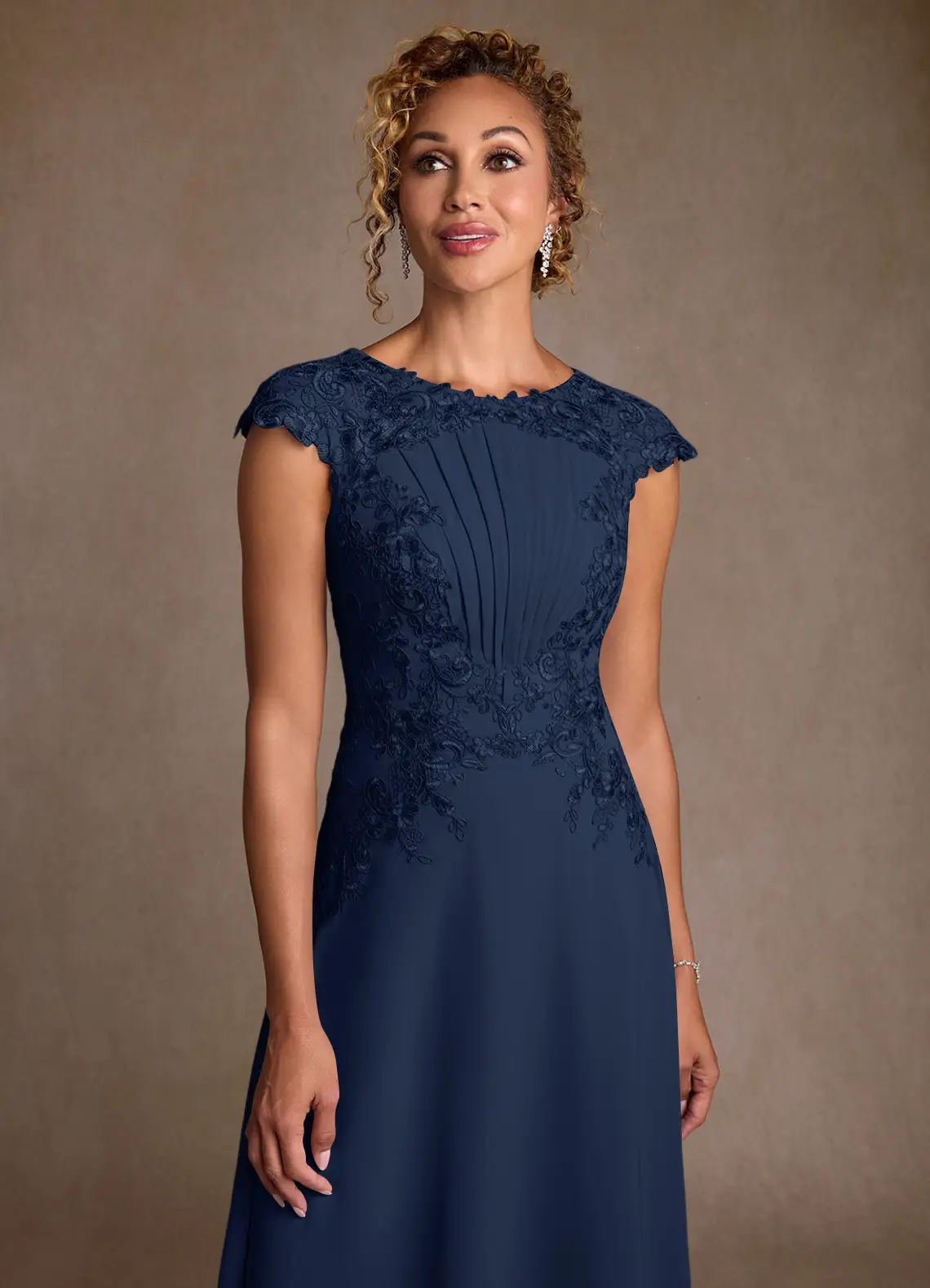 Elegant Lace Appliqué A-Line Round Neck Cap Sleeve Chiffon Floor-Length Mother of the Bride Dress