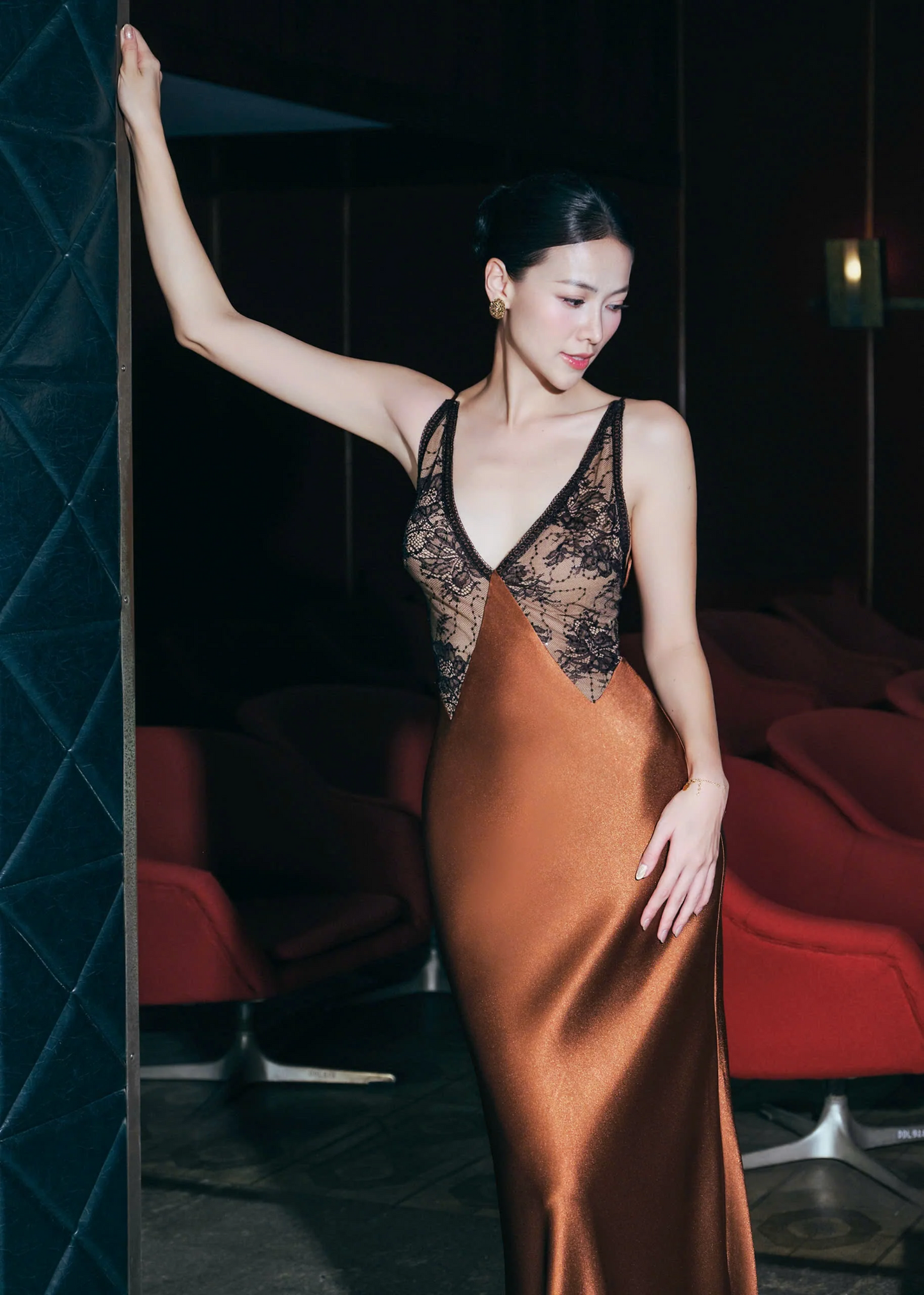Elegant Mermaid V-Neck Spaghetti Straps Low Back Floor-Length Lace Satin Evening Dress