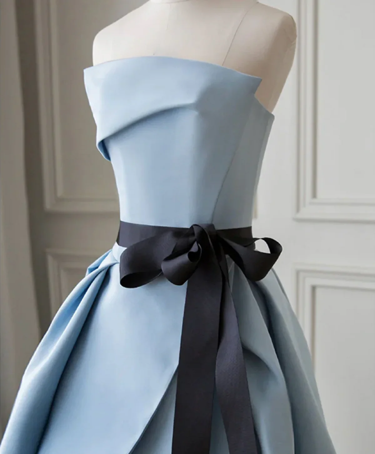 Elegant Mikado A-Line Strapless Fold Neck Contrast Bow Belt High Slit Floor-Length Evening Dress for Formal Events