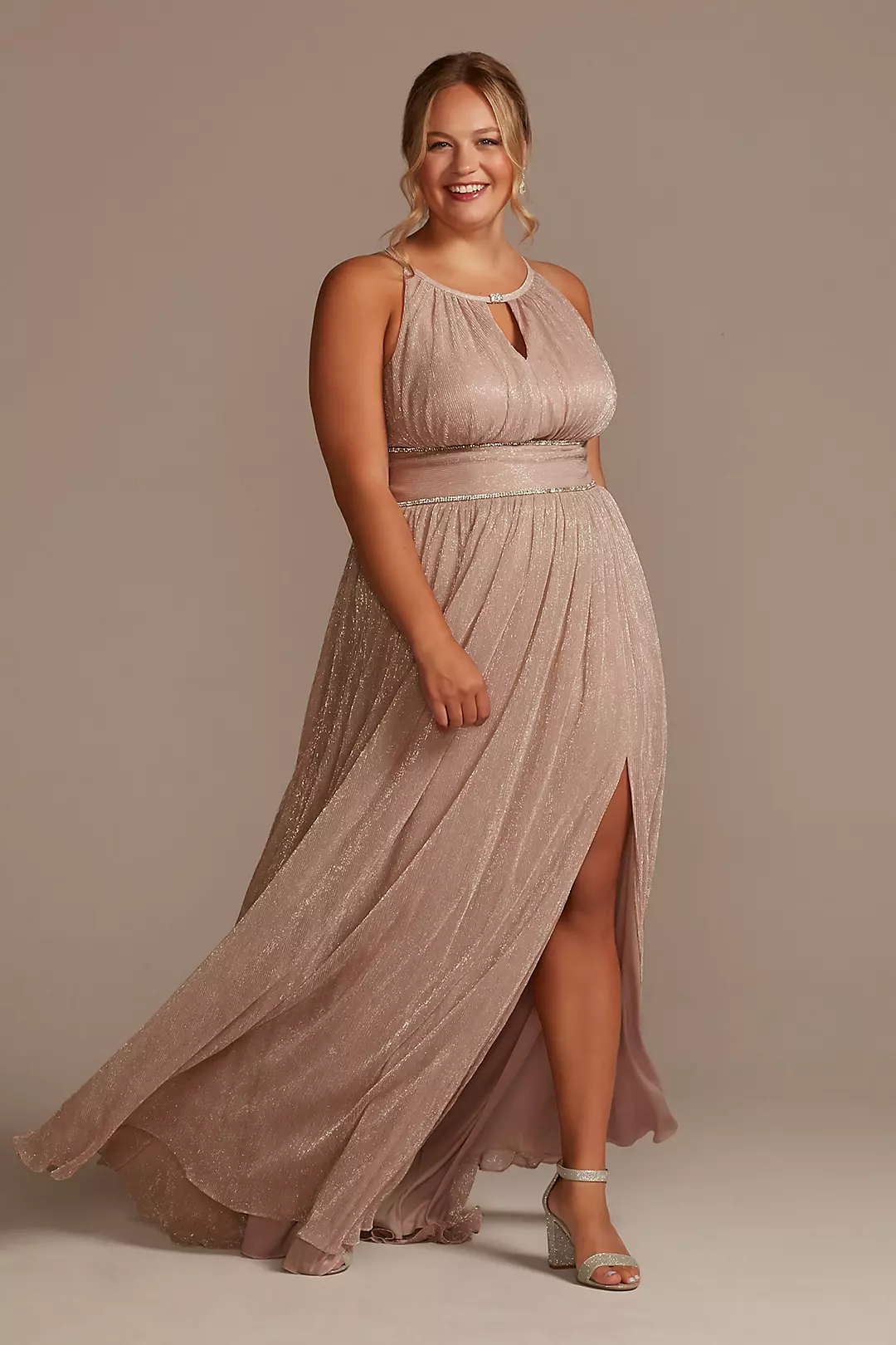 Elegant Mother of the Bride Dress with Sophisticated Silhouette, Refined Details and Timeless Appeal for Wedding Events