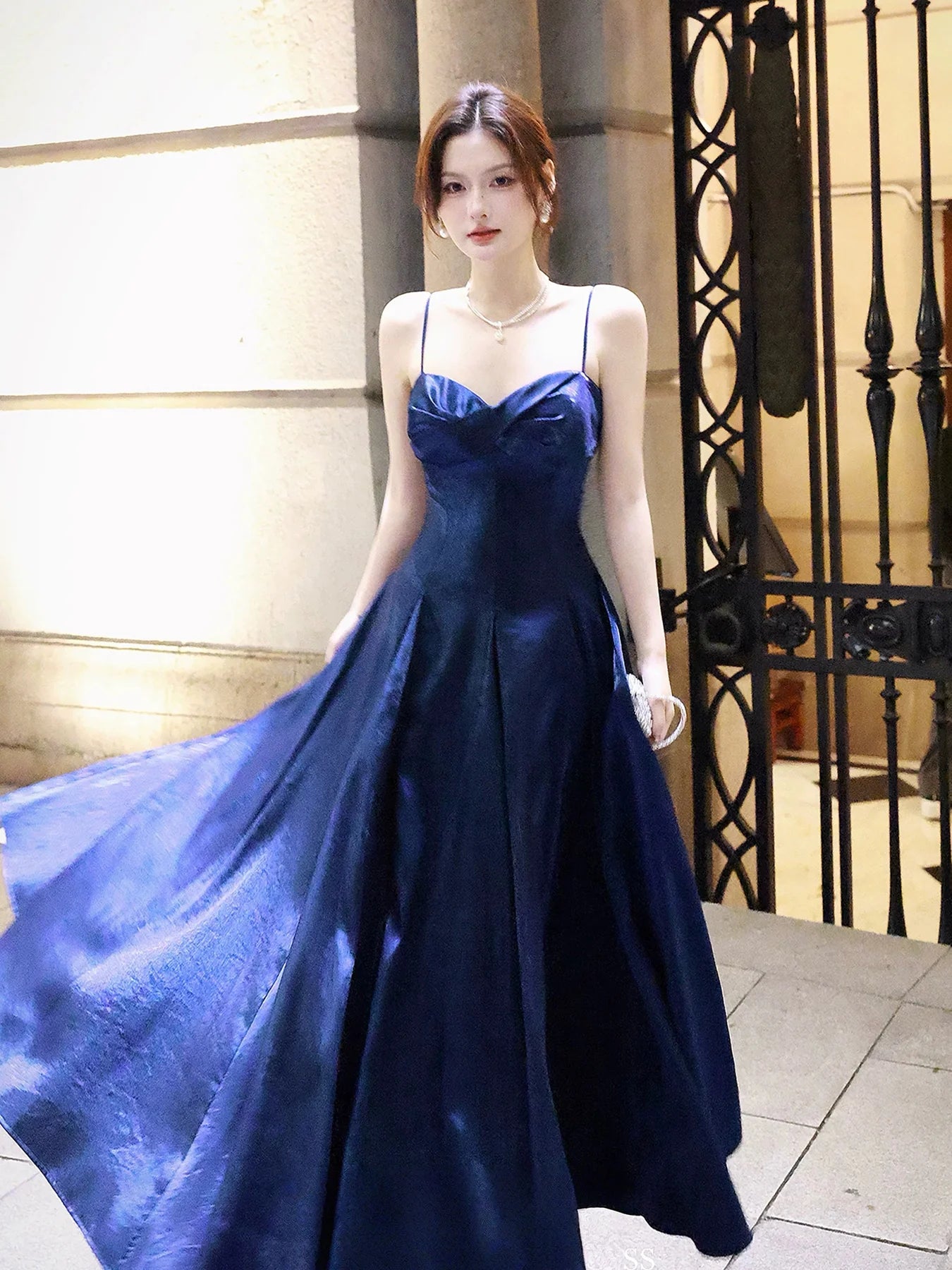 Elegant Navy Blue Iridescent Satin A-Line Spaghetti Strap Sweetheart Prom Dresses