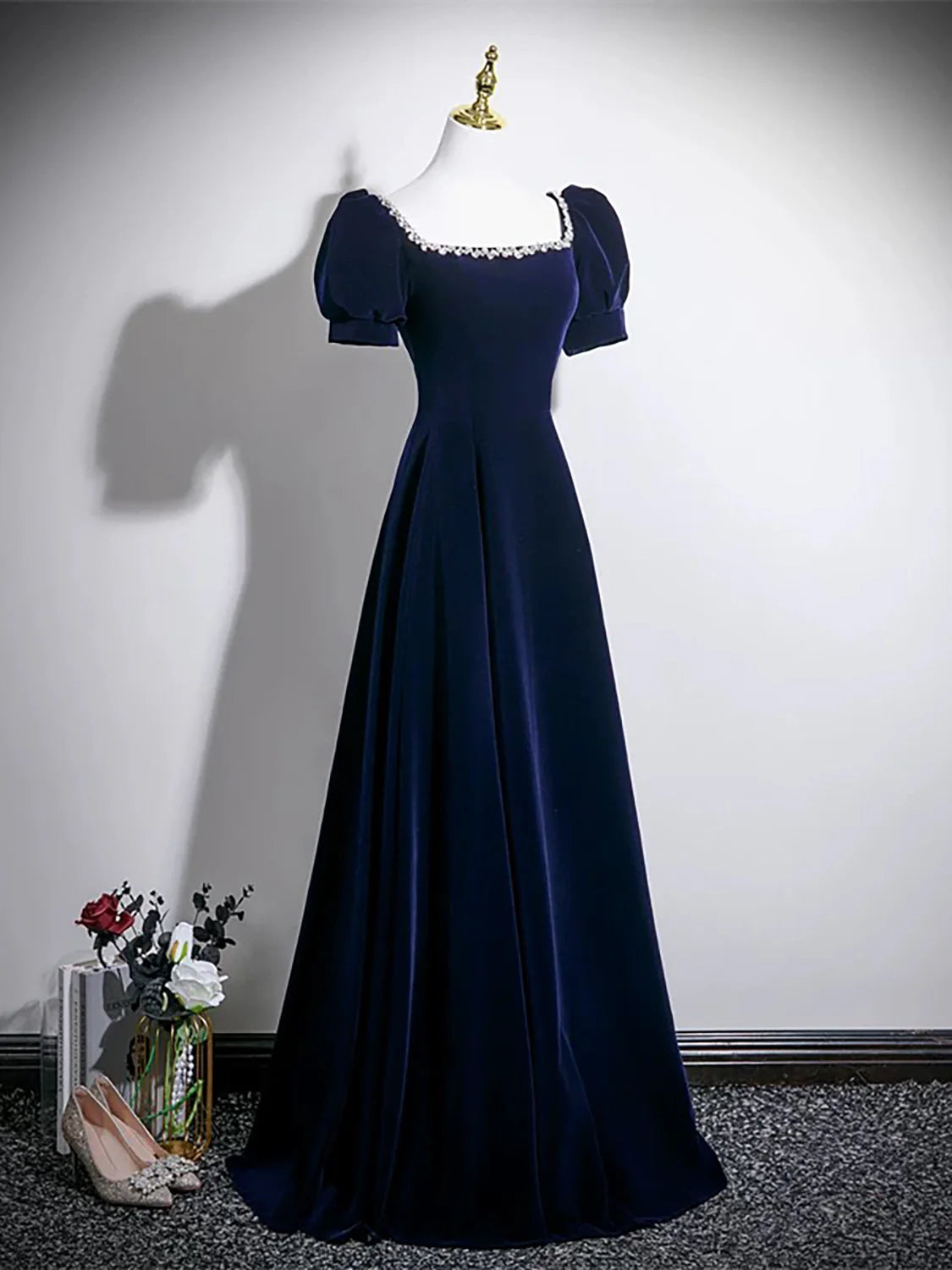 Elegant Navy Blue Velvet A-Line Square Neck Puff Sleeve Lace-Up Back Prom Dresses